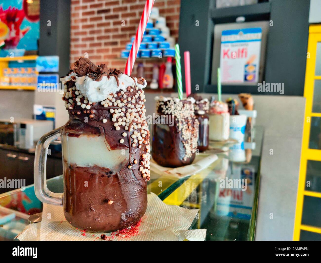 Nitrogen ice cream parlour hires stock photography and images Alamy