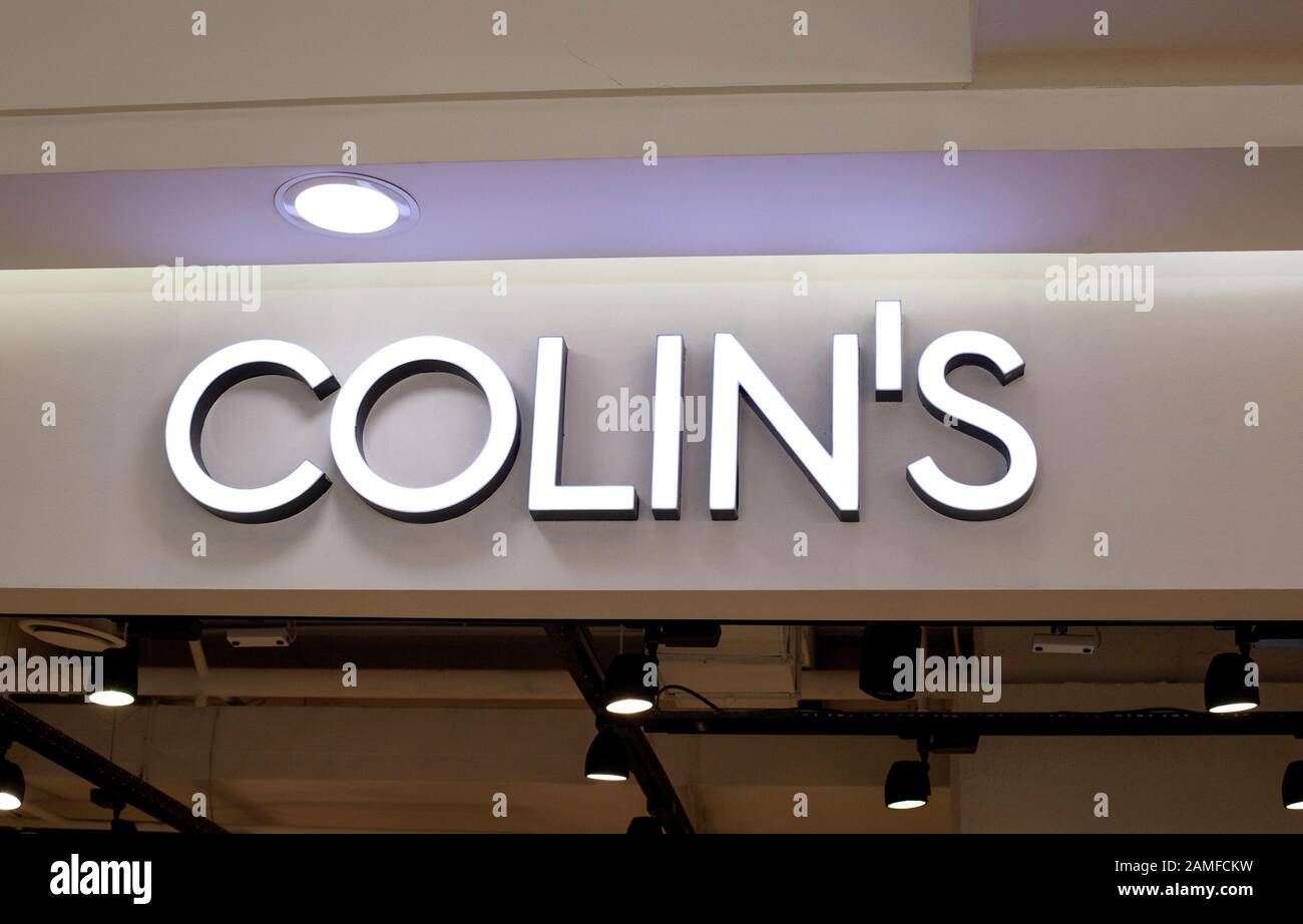 MINSK, BELARUS 4.11.2019: Trade sign COLINS with a logo for the sale of stylish and fashionable clothes, brand, famous Stock Photo