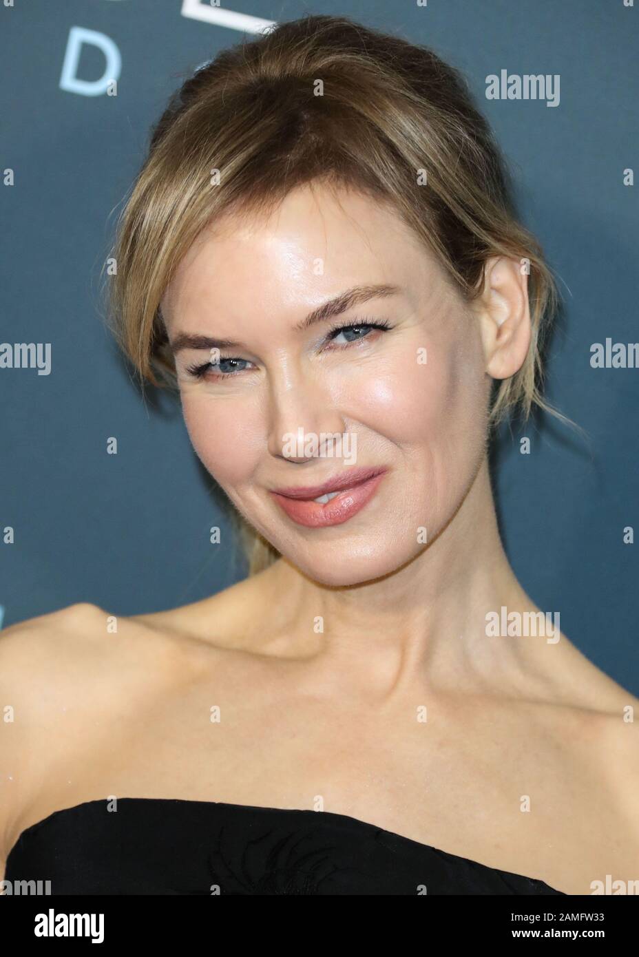 SANTA MONICA, LOS ANGELES, CALIFORNIA, USA - JANUARY 12: Actress Renee Zellweger wearing a Dior Haute Couture dress, David Webb jewelry, and Jimmy Choo shoes arrives at the 25th Annual Critics' Choice Awards held at the Barker Hangar on January 12, 2020 in Santa Monica, Los Angeles, California, United States. (Photo by Xavier Collin/Image Press Agency) Stock Photo