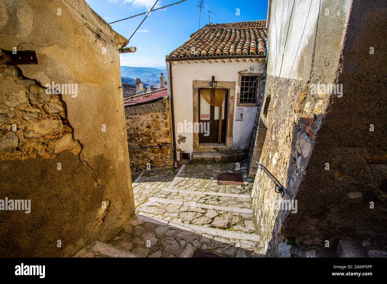 Italy house for sale hires stock photography and images Alamy
