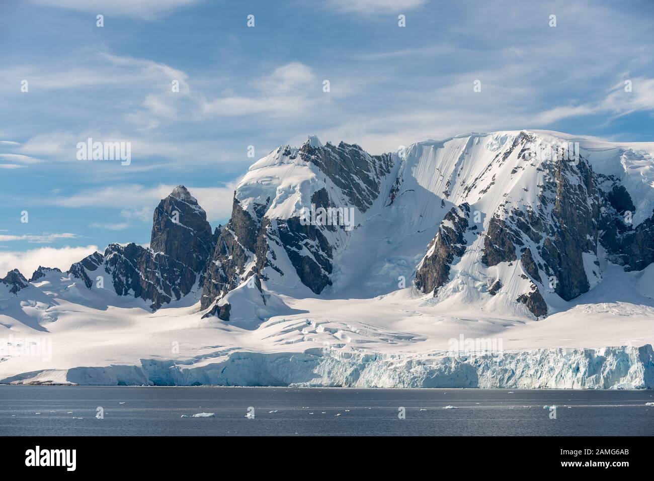 Mountain peaks with snow in Antarctica Stock Photo - Alamy