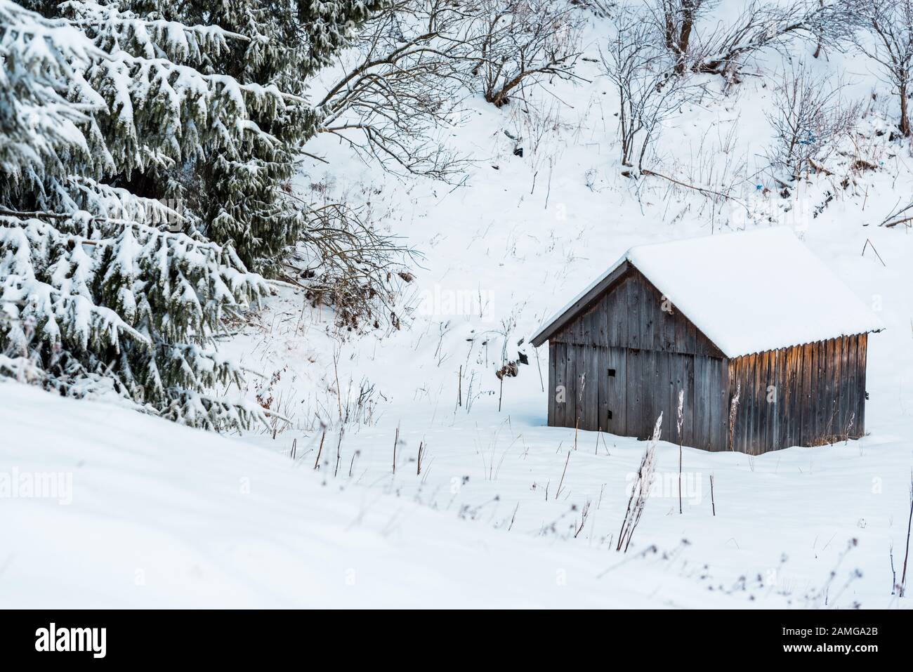 House in snowy mountains hi-res stock photography and images - Alamy