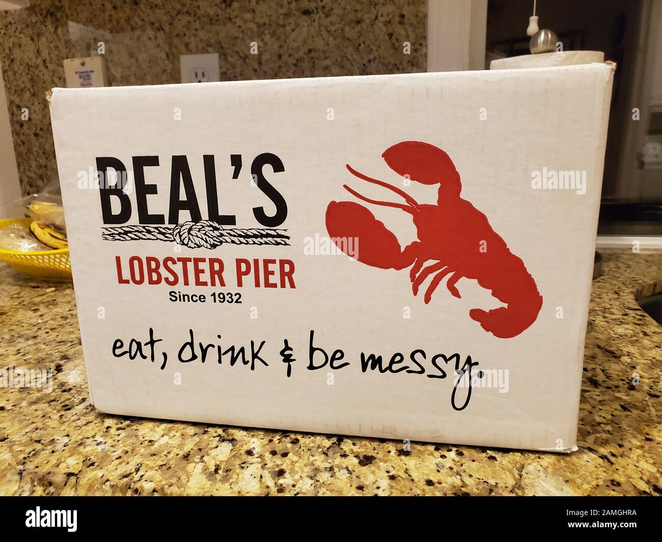 Cross country shipping of live lobsters hires stock photography and