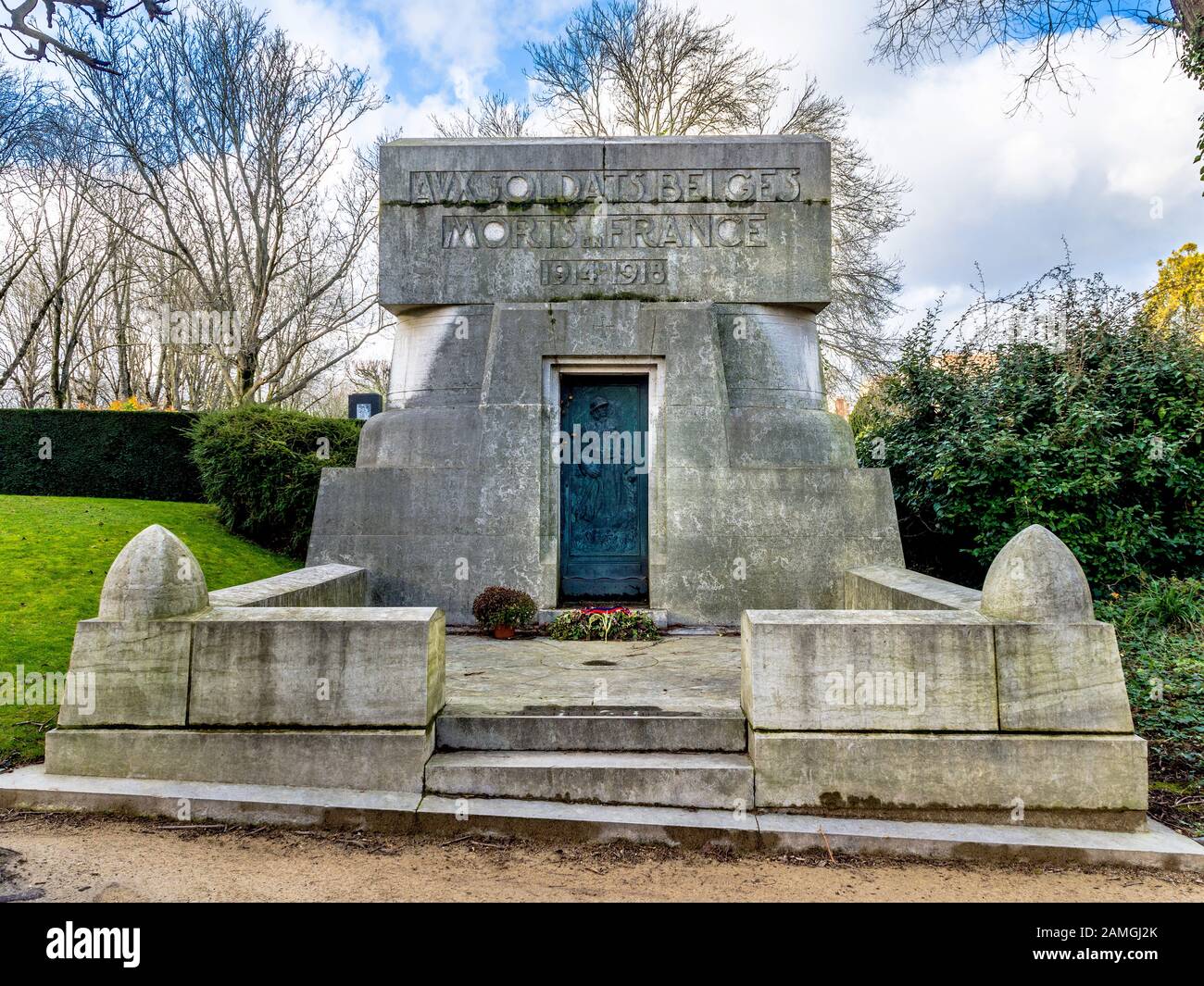 Ornate memorial to fallen soldiers in WWI in the Père Lachaise Cemetery, Paris 75020, France. Stock Photo