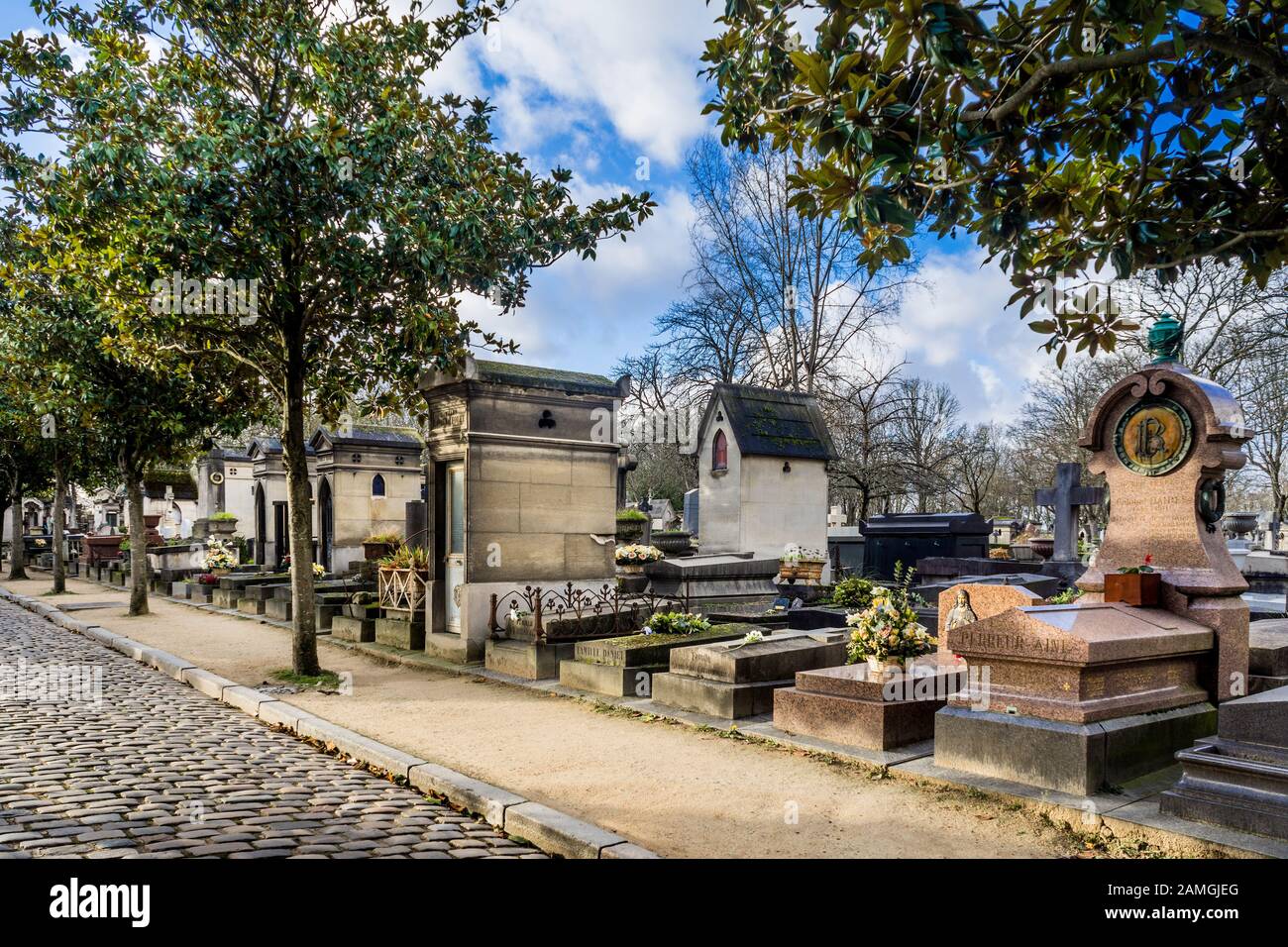 Ornate memorial tombs in the Père Lachaise Cemetery, Paris 75020, France. Stock Photo