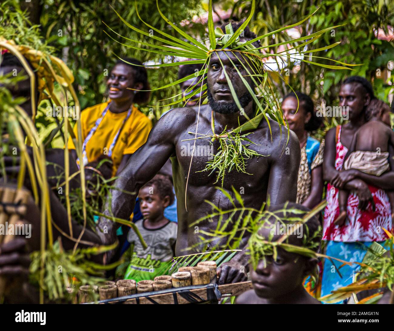 Traditional Sing-Sing with foreign guests on Tautsina Island, Bougainville, Papua New Guinea. The inhabitants of Bougainville also stand out in the South Seas because of their particularly dark skin Stock Photo