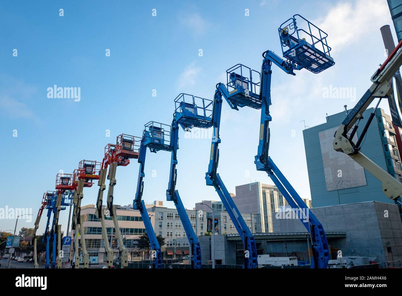 Long row of scissor lifts hires stock photography and images Alamy