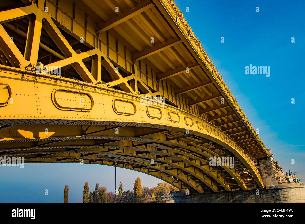 View margaret bridge sunset hi-res stock photography and images - Alamy