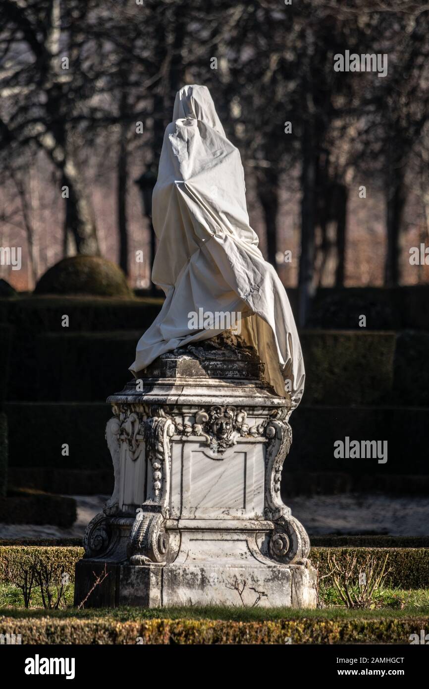 Wrapping garden statues to protect from freezing temperatures hires
