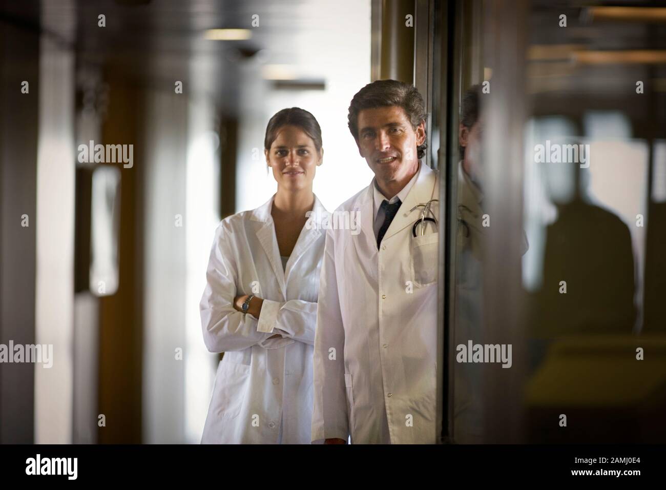 Male female doctors smiling hi-res stock photography and images - Alamy