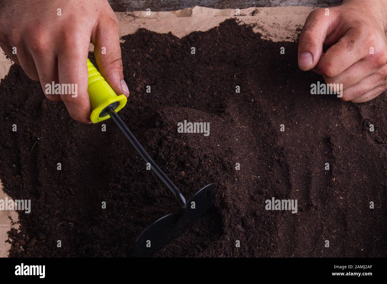 Man using garden spade hi-res stock photography and images - Alamy