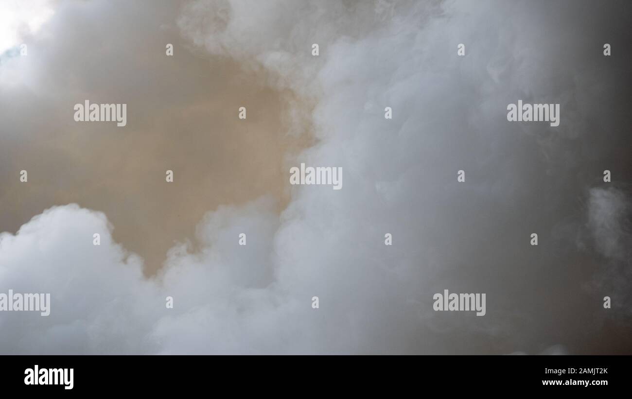 Cigarette with smog hi-res stock photography and images - Page 9 - Alamy