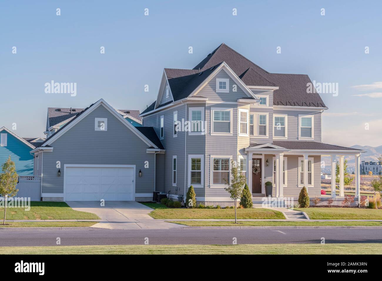 Modern house property hi-res stock photography and images - Alamy