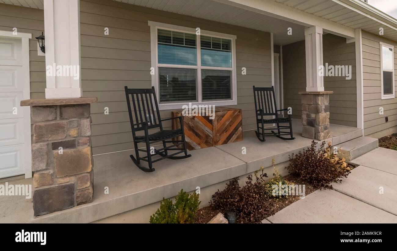 Image of two rocking chairs hi-res stock photography and images - Alamy