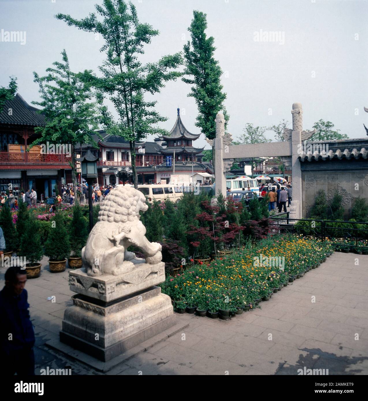 Gartenpavillon in einem öffentlichen Park in Nanjing, China 1980er Jahre. Garden pavillon at a public park at Nanjing, China 1980s. Stock Photo