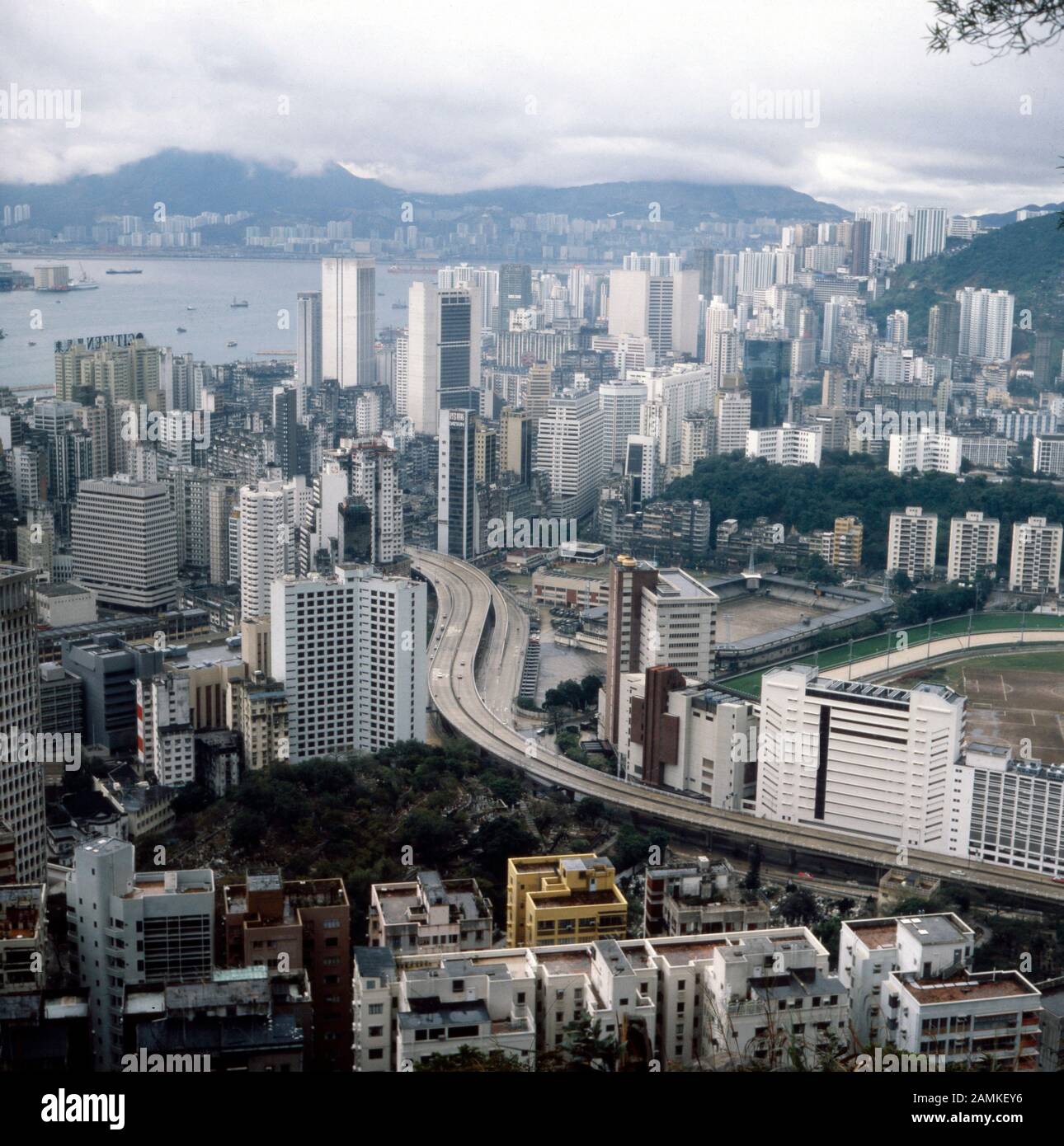 Hochhäuser in Hongkong, 1980er Jahre. Highrises and skyscrapers at Hong Kong, 1980s. Stock Photo