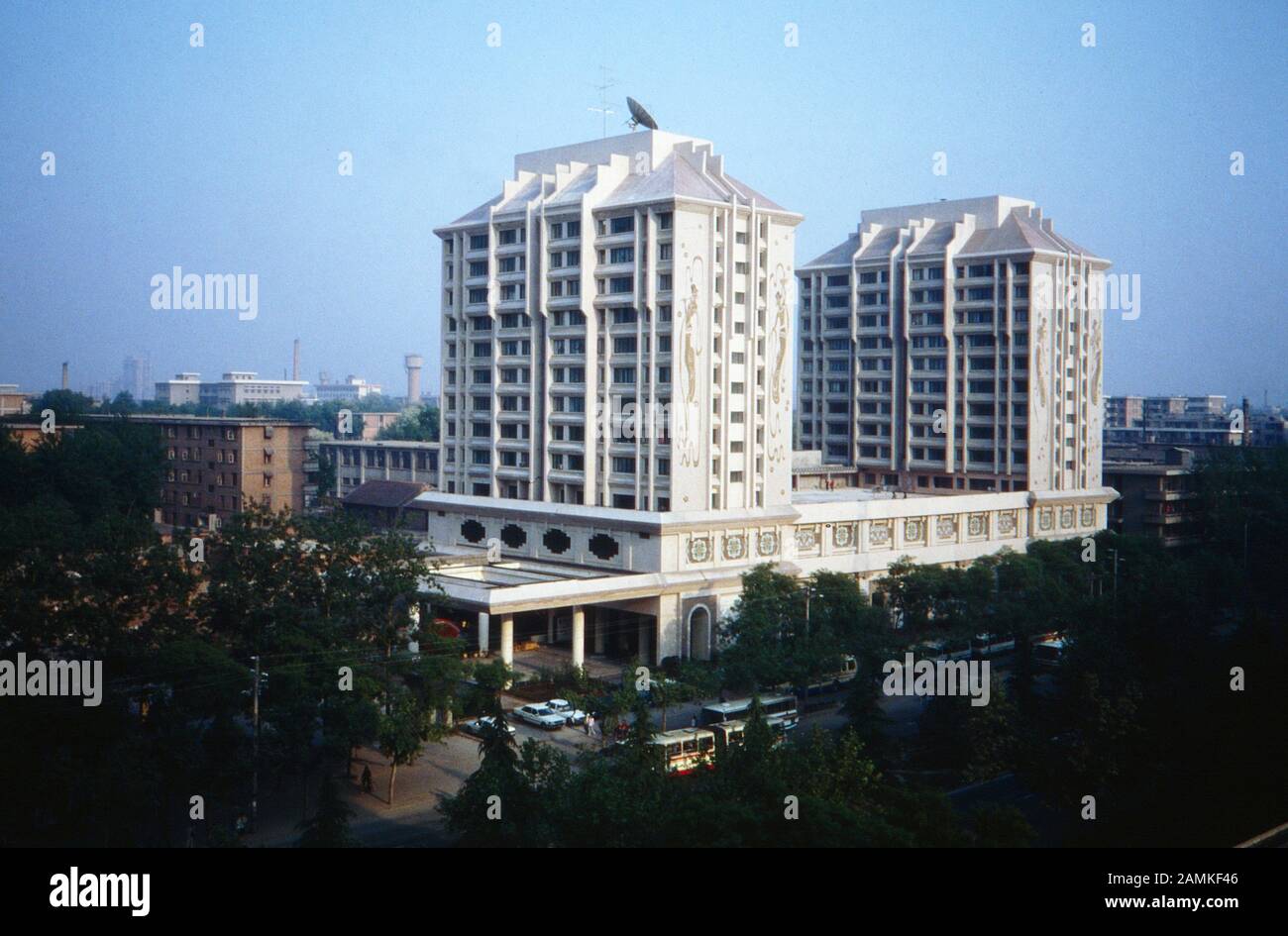 Modernes Gebäude im westlichen Stil, China 1980er Jahre. Modern building in Western style, China 1980s. Stock Photo