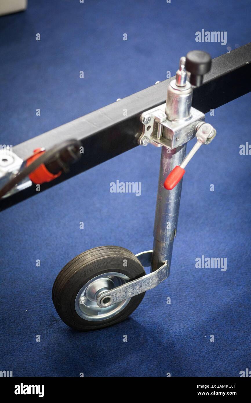 Trailer hook hitch with clipping mechanism and jockey wheel close up