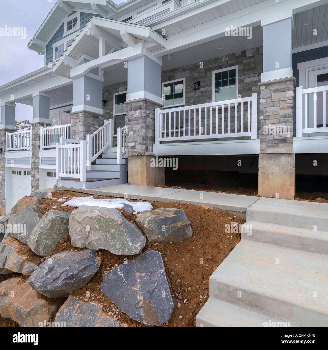 Square Modern home with concrete path to the front door Stock Photo - Alamy