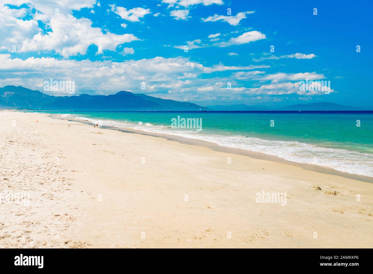 Empty sand beach with blue sea and blue sky background. Summer Vacation ...