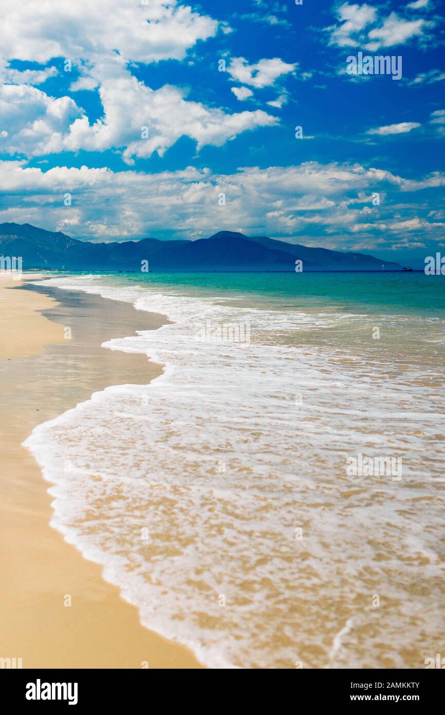 Empty sand beach with blue sea and blue sky background. Summer Vacation ...