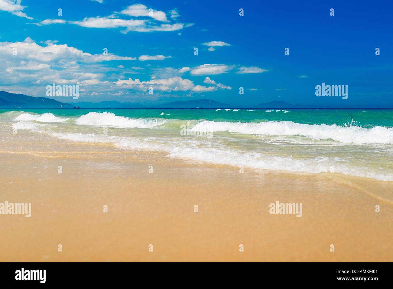 Empty sand beach with blue sea and blue sky background. Summer Vacation ...