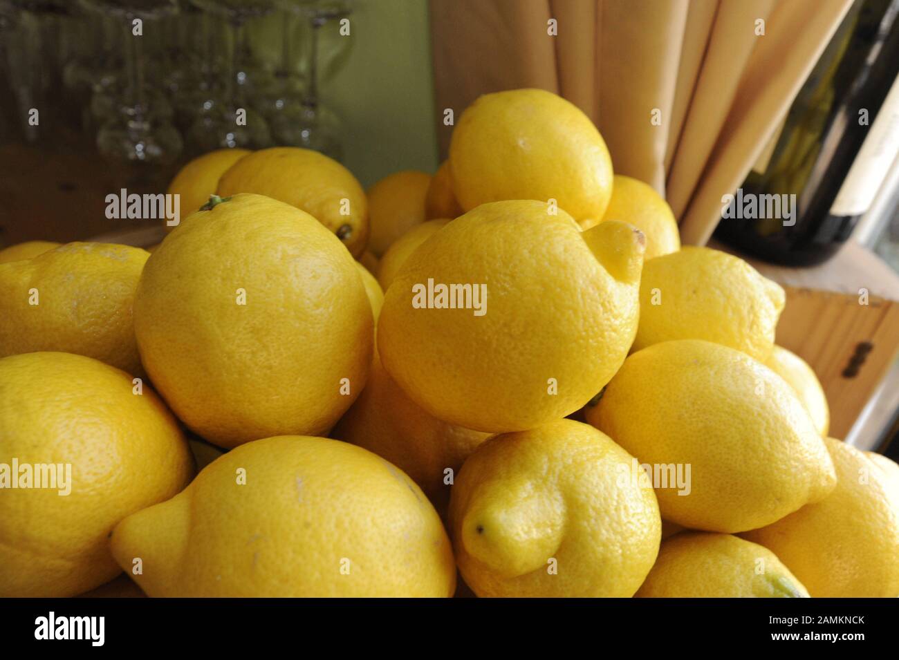 Lemons in the Italian delicatessen and bistro 'Il Piccolo Principe' in Munich's Kapuzinerstrasse