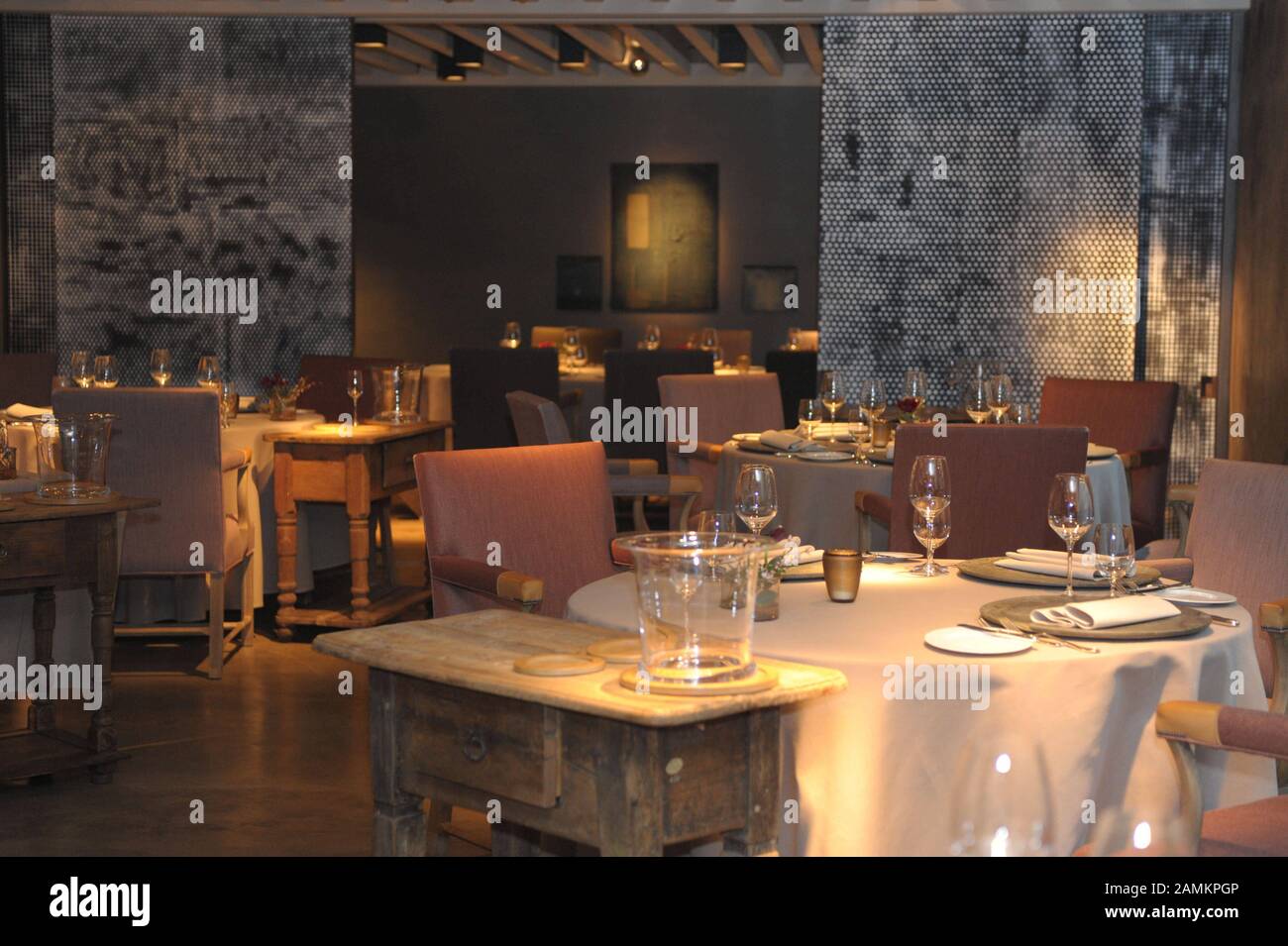 Set Tables In The Restaurant Atelier In The Hotel Bayerischer Hof In Munich Automated Translation Stock Photo Alamy