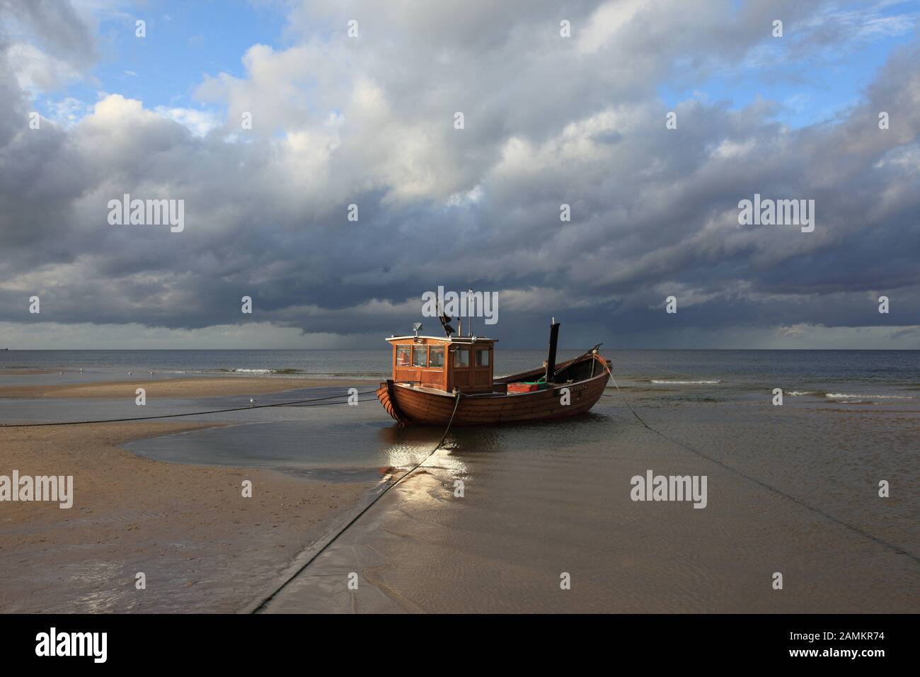 The firmly anchored fishing boat Petrel on the sandy beach in the Baltic resort of Ahlbeck, Usedom, Mecklenburg Vorpommern, Germany. [automated translation] Stock Photo