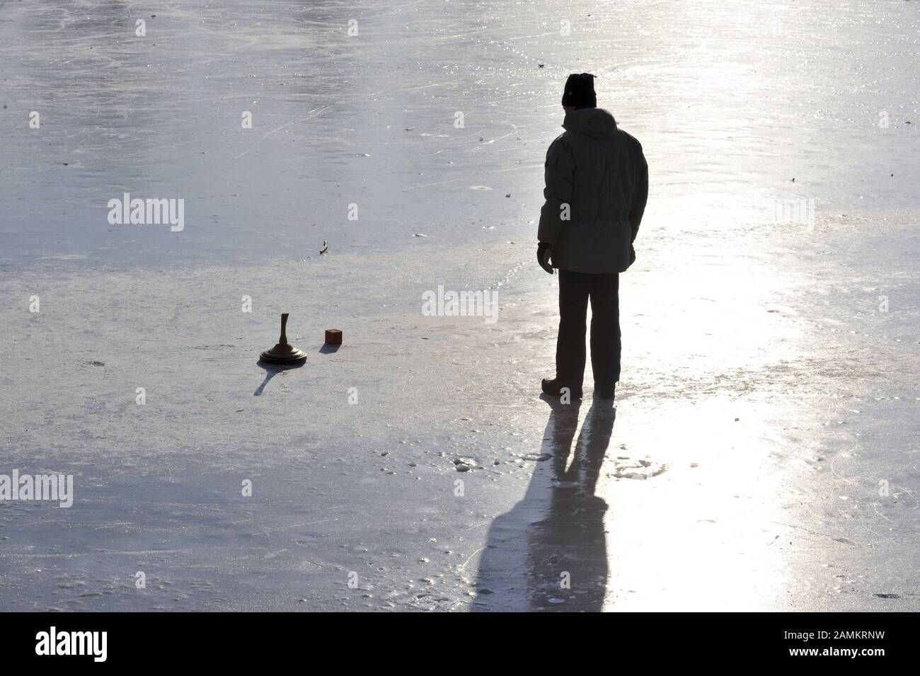 Leisure sportsmen and women at curling on the frozen Nymphenburg Castle Canal. [automated translation] Stock Photo