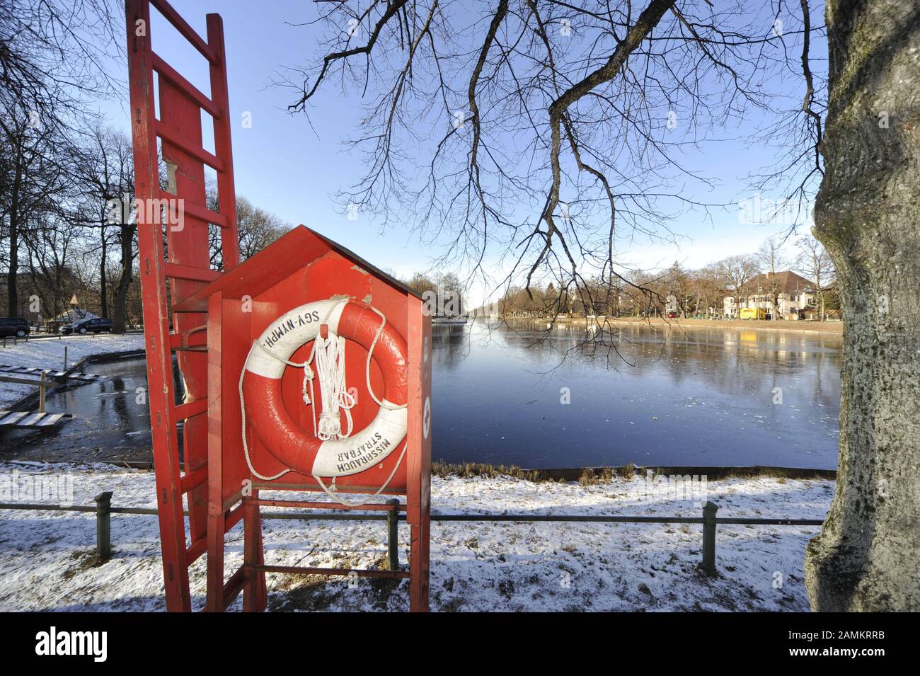 Lifebelt and rescue ladder at the Nymphenburg Canal in Munich. The winter sports programme is cancelled this year because the ice is not thick enough. [automated translation] Stock Photo
