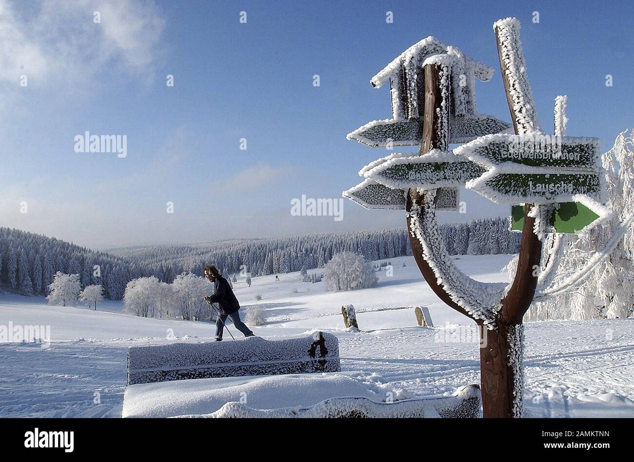 Crosscountry skiers in the snow near Sonneberg. Right at the northern