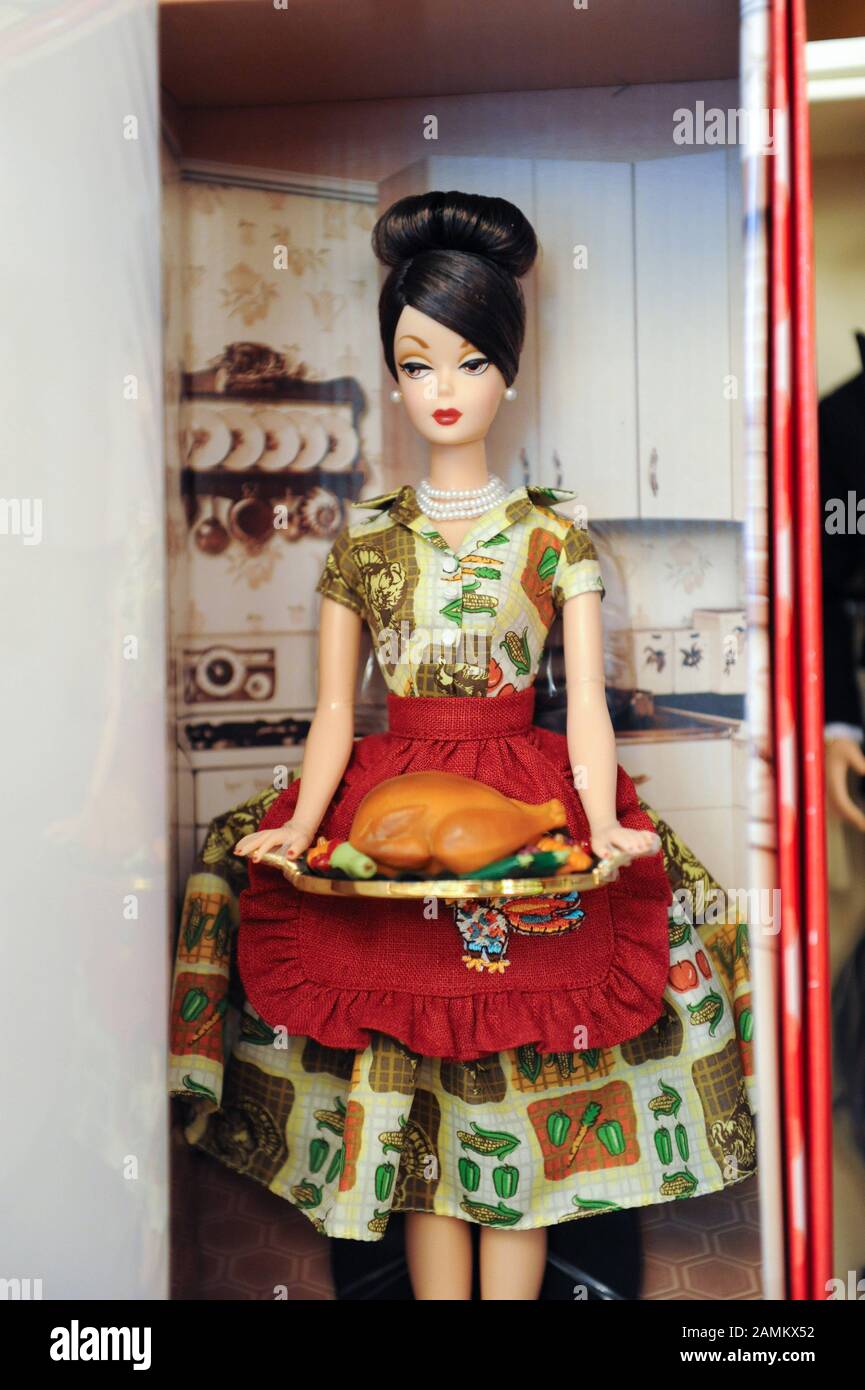 At the Barbie Börse in the St. Theresia training hotel in Gern, numerous exhibitors from Germany and abroad present their often rare and valuable collector's items and offer them for sale. The picture shows a 50s housewife Barbie. [automated translation] Stock Photo