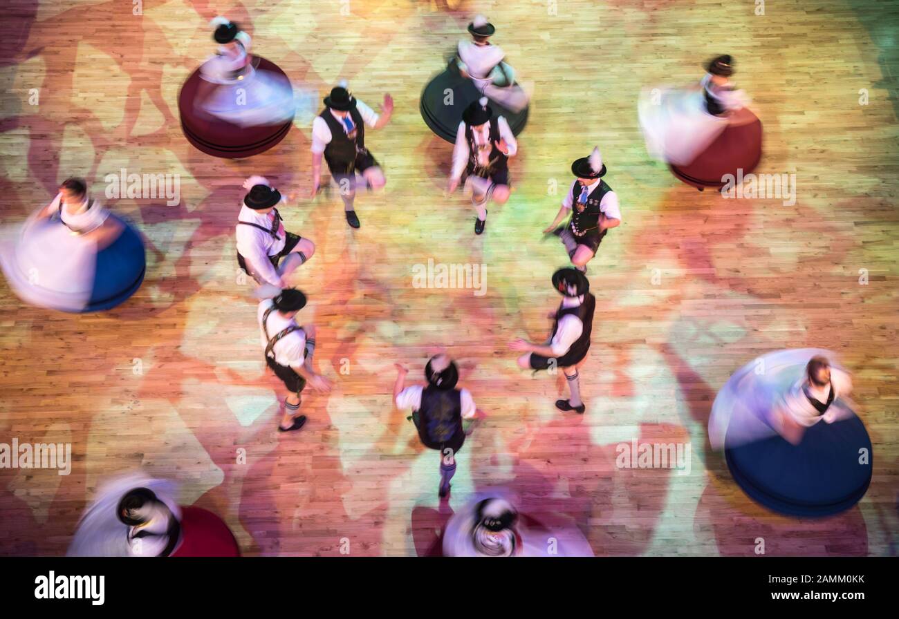 The Deutsches Theater München and the Festring München e.V. are organizing the 'Oide Wiesn Bürgerball - From Lederhosen to Bürgertracht': the picture shows a Schuhplattler group. [automated translation] Stock Photo