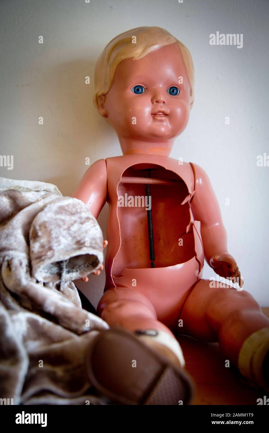 Doll spare parts store in the of doll restorer Hermann