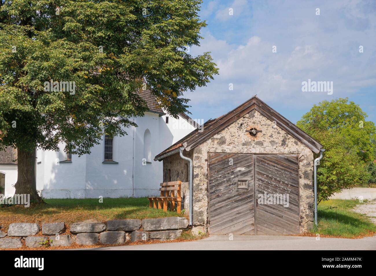 former fire station of Holzhausen with the branch church St. Leonhard in Holzhausen - Parish Teisendorf, Berchtesgadener Land, Upper Bavaria, Germany [automated translation] Stock Photo