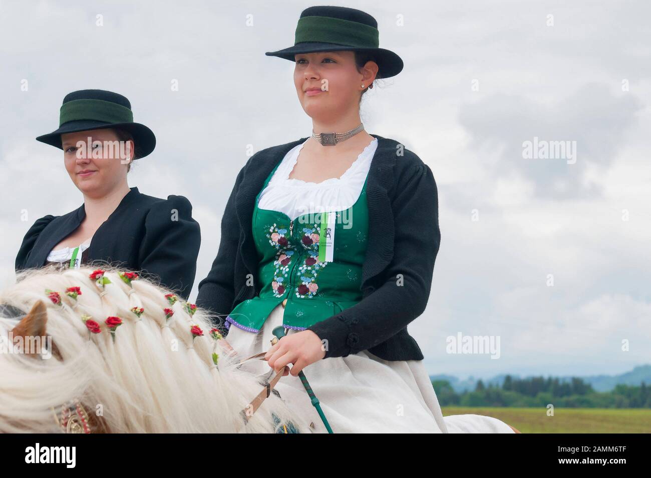 the traditional Leonhardiritt in Holzhausen - Teisendorf, Upper Bavaria, the ride is first mentioned in a document in 1612, the beautifully dressed horses are blessed, Germany [automated translation] Stock Photo