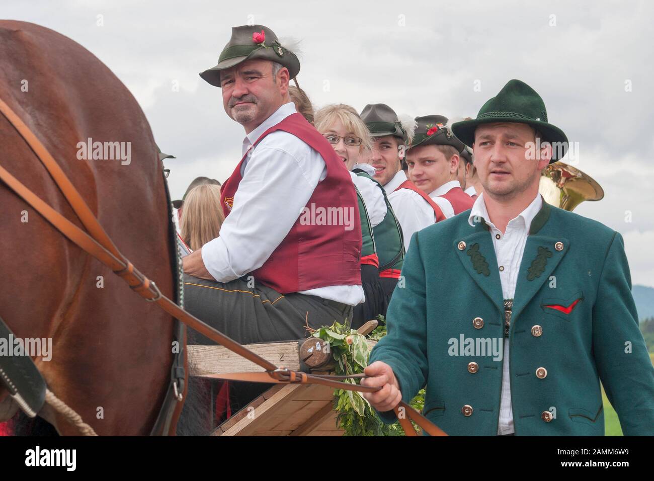 the traditional Leonhardiritt in Holzhausen - Teisendorf, Upper Bavaria, the ride is first mentioned in a document in 1612, the beautifully dressed horses are blessed, Germany [automated translation] Stock Photo