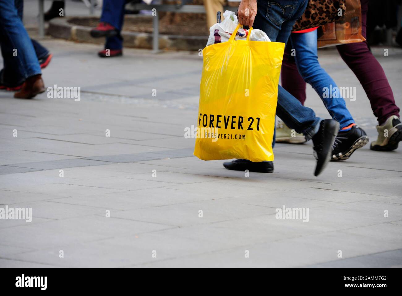 Forever 21 bag hi-res stock photography and images - Alamy