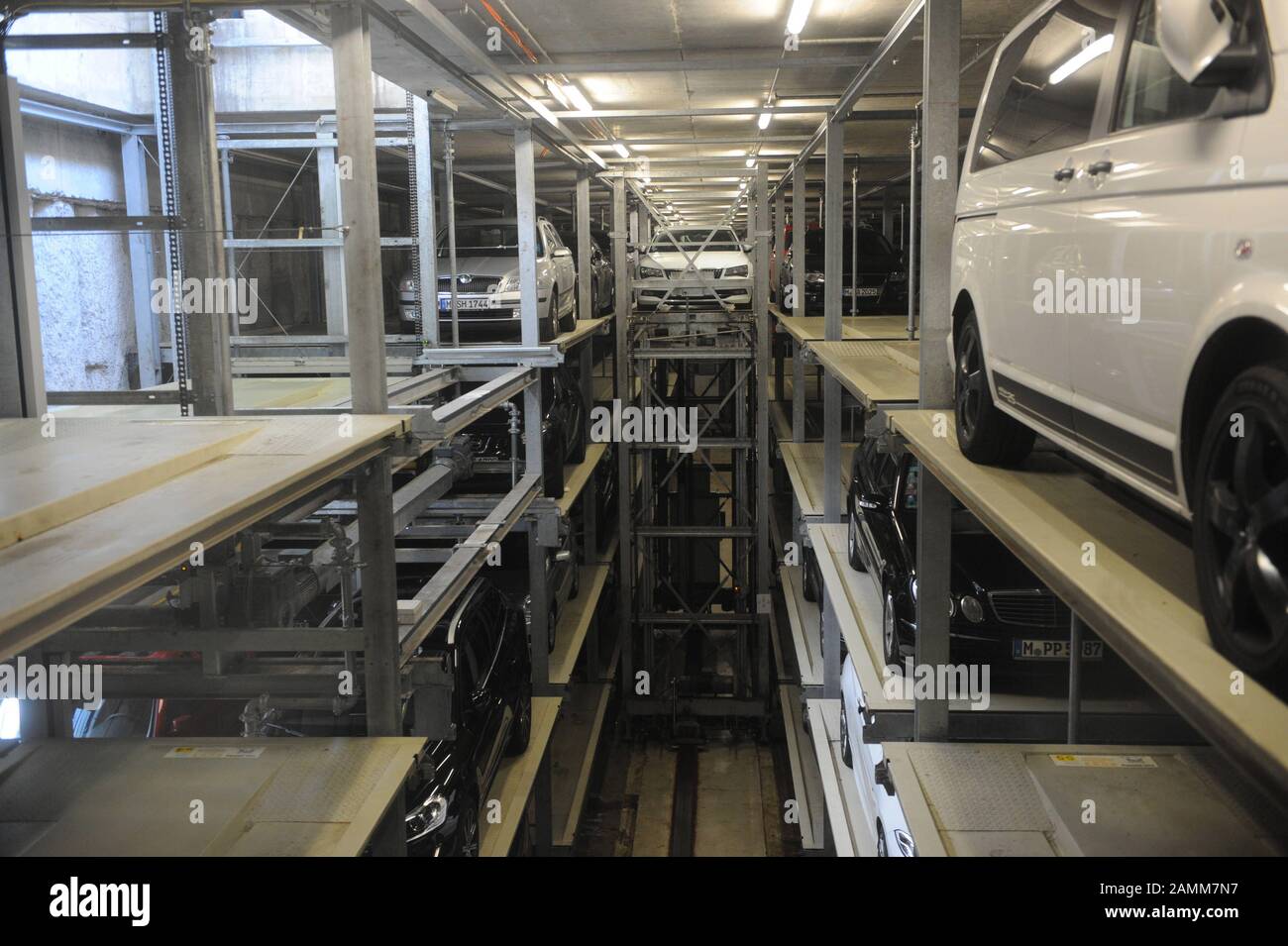 Parked vehicles in Munich's first fully automatic residents' underground car park under Donnersbergerstraße. Parking and unparking is done with a computer-controlled 'forklift', the owner remains outside on the surface. [automated translation] Stock Photo