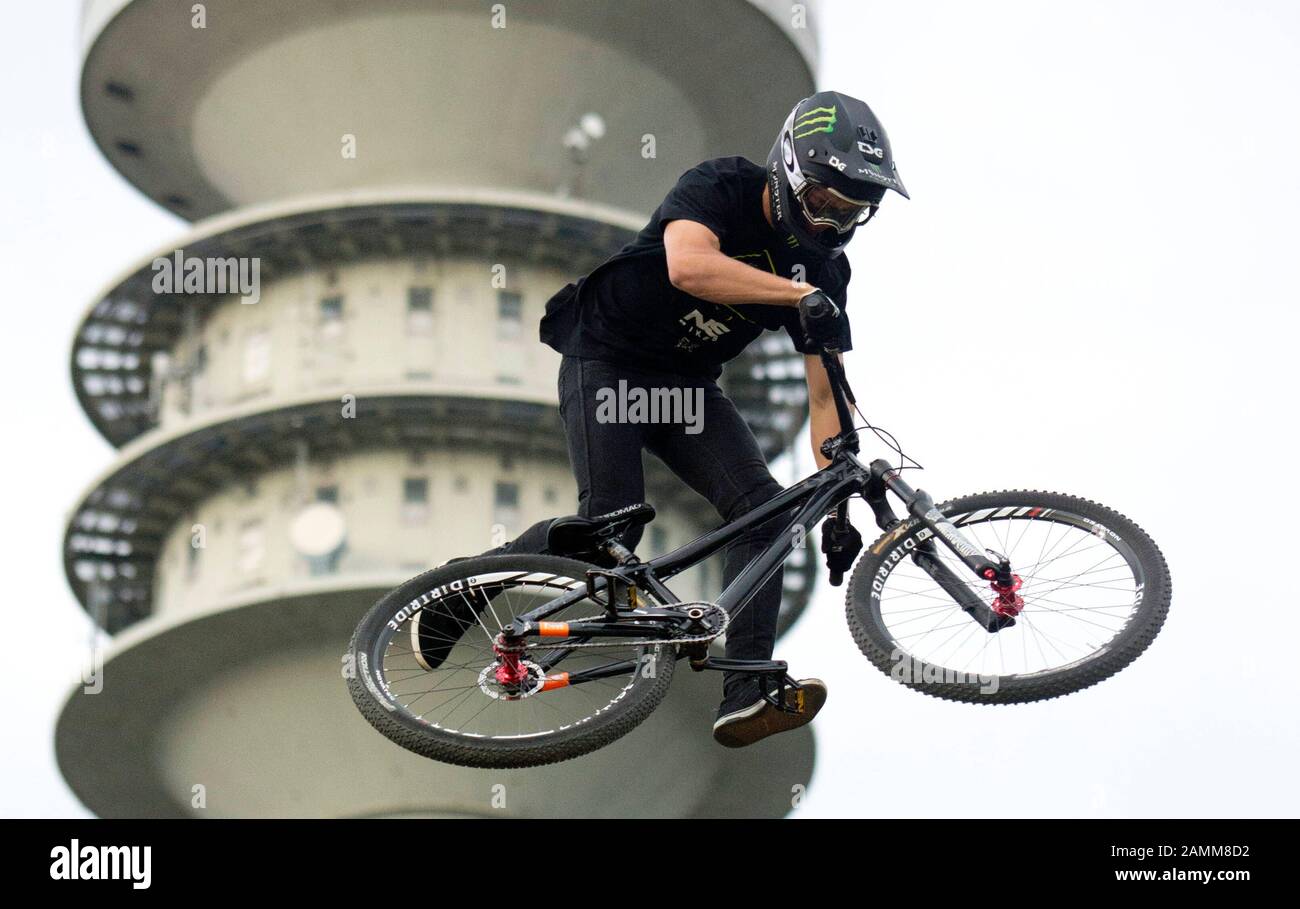 Mountain bike slopestyle tournament at the Munich Mash in the Olympiapark  in Munich. [automated translation] Stock Photo - Alamy