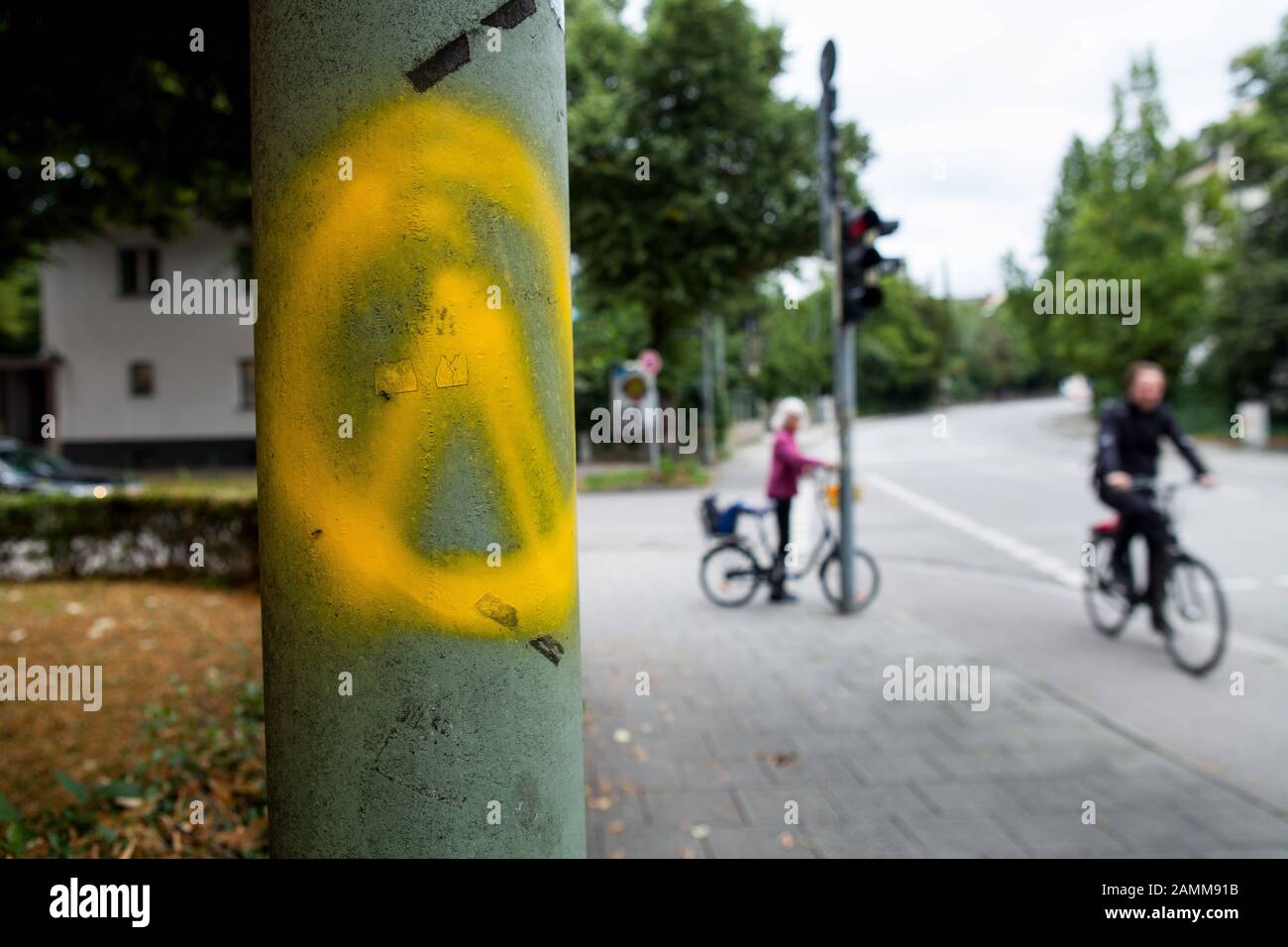 Lantern smeared with the Lambda logo of the IB at the intersection of Potsdamer Strasse/Germaniastrasse in Munich-Schwabing. [automated translation] Stock Photo