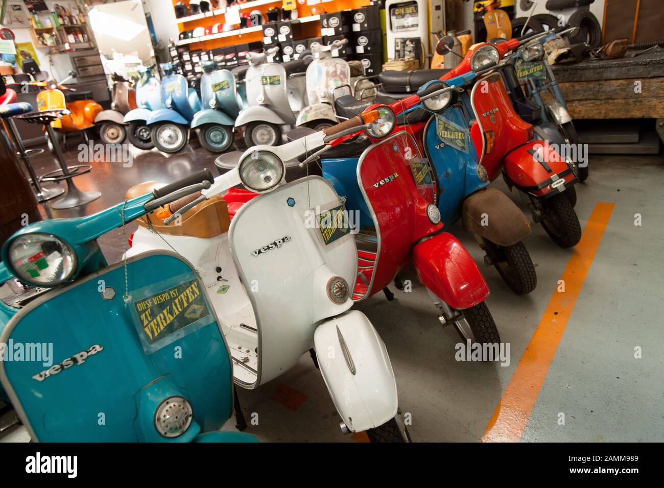 Reservekanister fürs Vespa Handschuhfach - Scooter Center Scootershop Blog