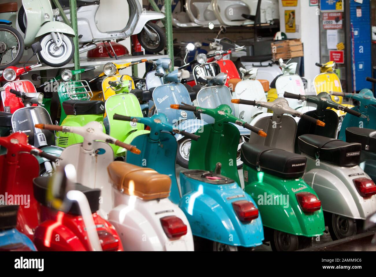 Reservekanister fürs Vespa Handschuhfach - Scooter Center Scootershop Blog