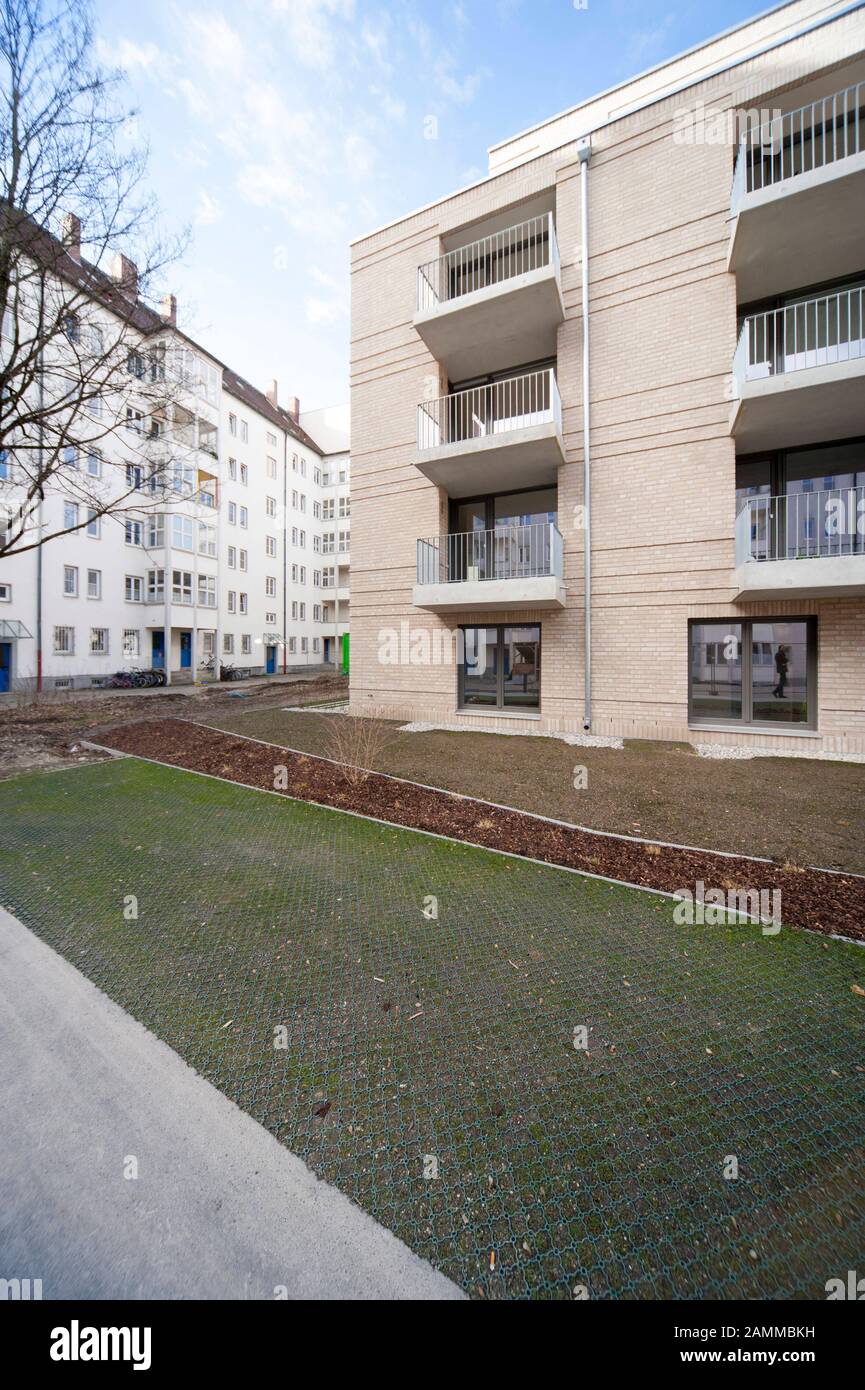 Subsequent densification in the inner-city area: the Versicherungskammer Bayern has built two apartment blocks on the site between Braystraße and Versailler Straße in Haidhausen according to plans by the Palais Mai architectural office. [automated translation] Stock Photo
