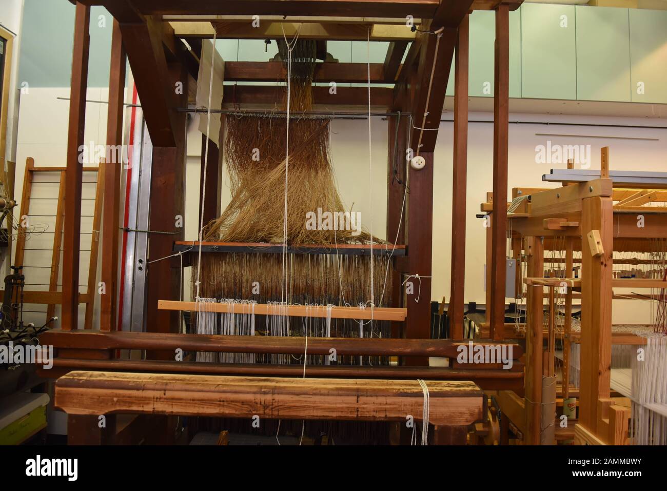 Looms In The Studio Of Damask Weaver Sylvia Wiechmann In Munich S Westend Automated Translation Stock Photo Alamy