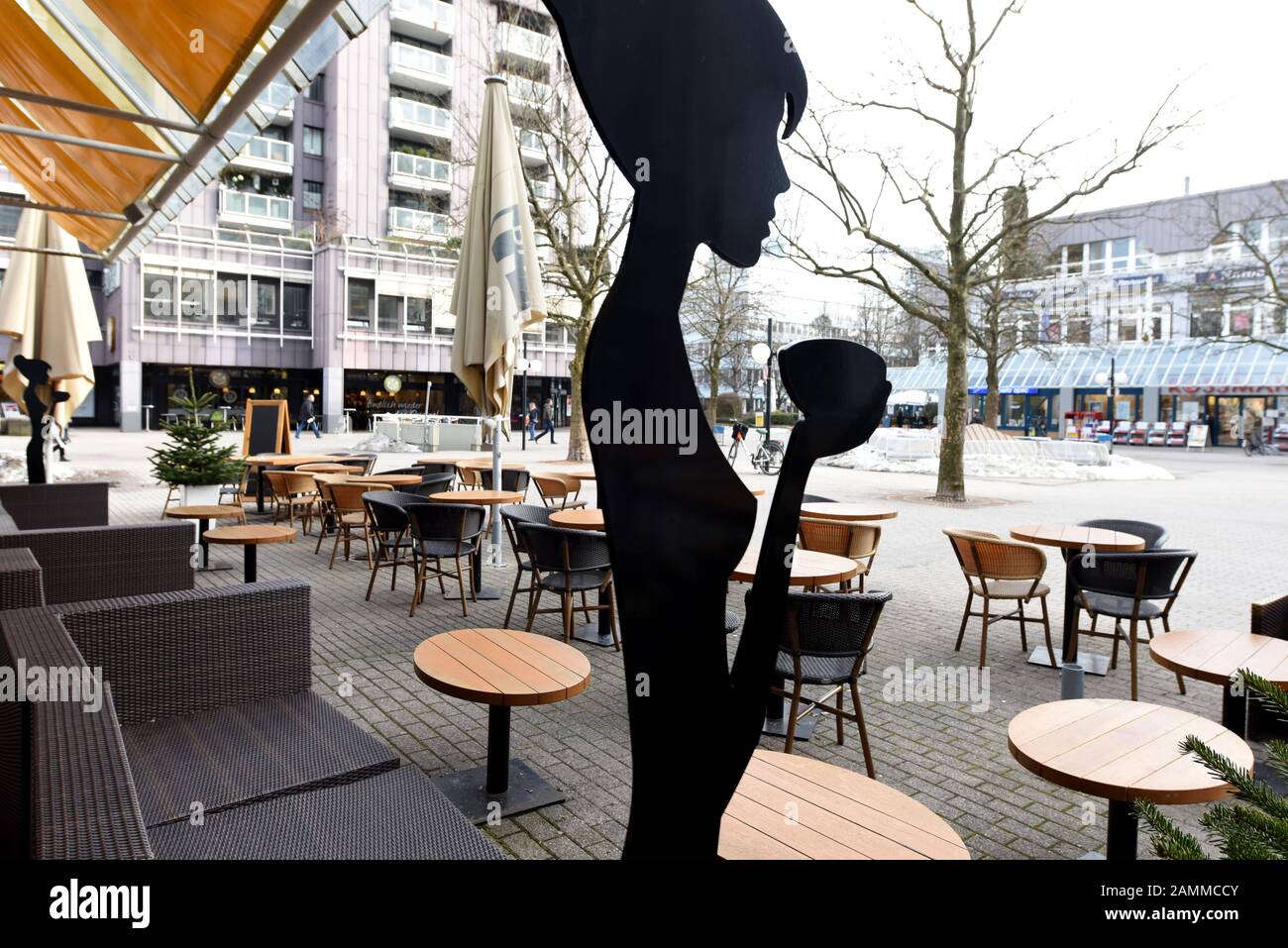 'Coffee drinker' in front of Farry's F-Bar at Rosenkavalierplatz in Bogenhausen. [automated translation] Stock Photo