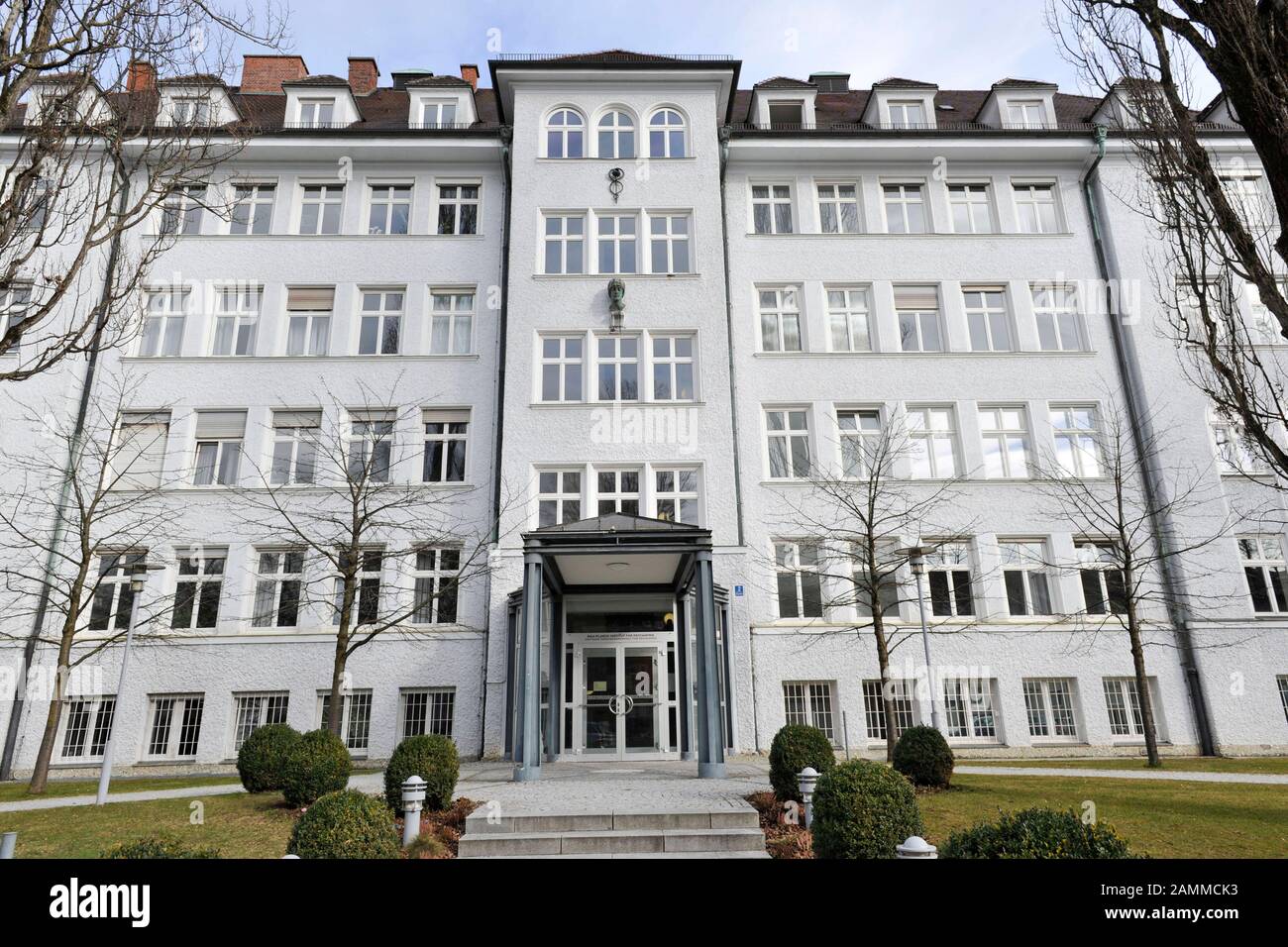 Max Planck Institute (MPI) for Psychiatry - German Research Institute for Psychiatry at Kraepelinstraße 2 in Schwabing. [automated translation] Stock Photo