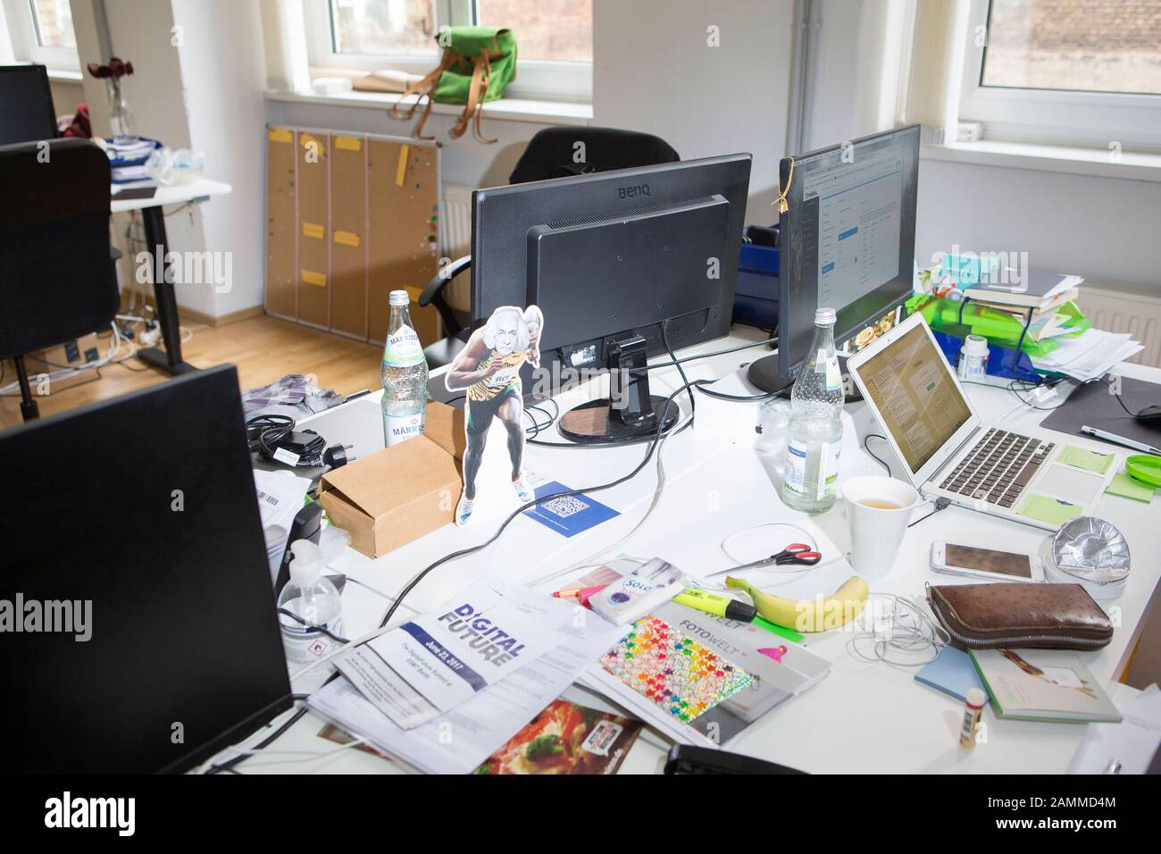 Open-plan office at the headquarters of the financial services provider 'Raisin' (product name: 'weltSparen.de') in a backyard in the Berlin district of Prenzlauer Berg. [automated translation] Stock Photo