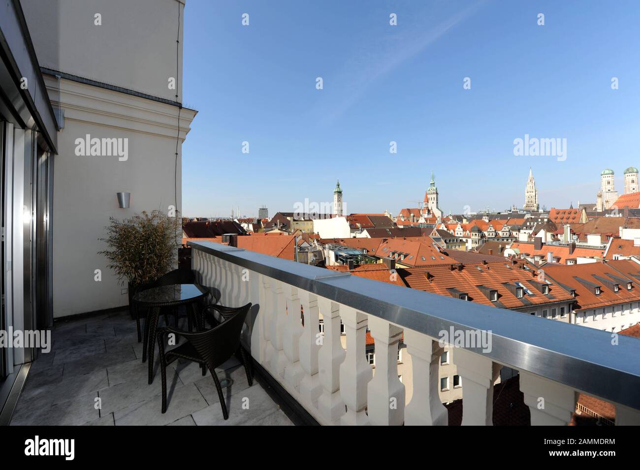 View from the balcony of the 'Oriental Suite' of the hotel 'Mandarin Oriental' over the roofs of the Munich city centre. [automated translation] Stock Photo